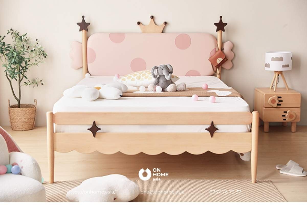 Bạn đang tìm kiếm chiếc giường cho bé gái đẹp nhất hiện nay? Hãy để chúng tôi giới thiệu đến bạn sản phẩm với thiết kế tối ưu, sáng tạo và rất phù hợp cho bé yêu của bạn. Kiểu dáng độc đáo, họa tiết hoa tươi tắn và đường nét thiết kế tỉ mỉ, giúp sản phẩm trở thành lựa chọn hàng đầu cho các bậc phụ huynh.