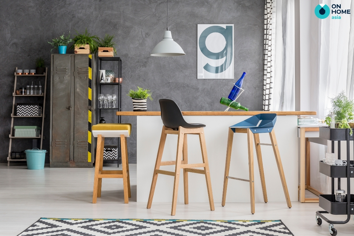 Ghế quầy bar bếp cao 60 đến 80cm có gác chân và tựa lưng phù hợp người Việt