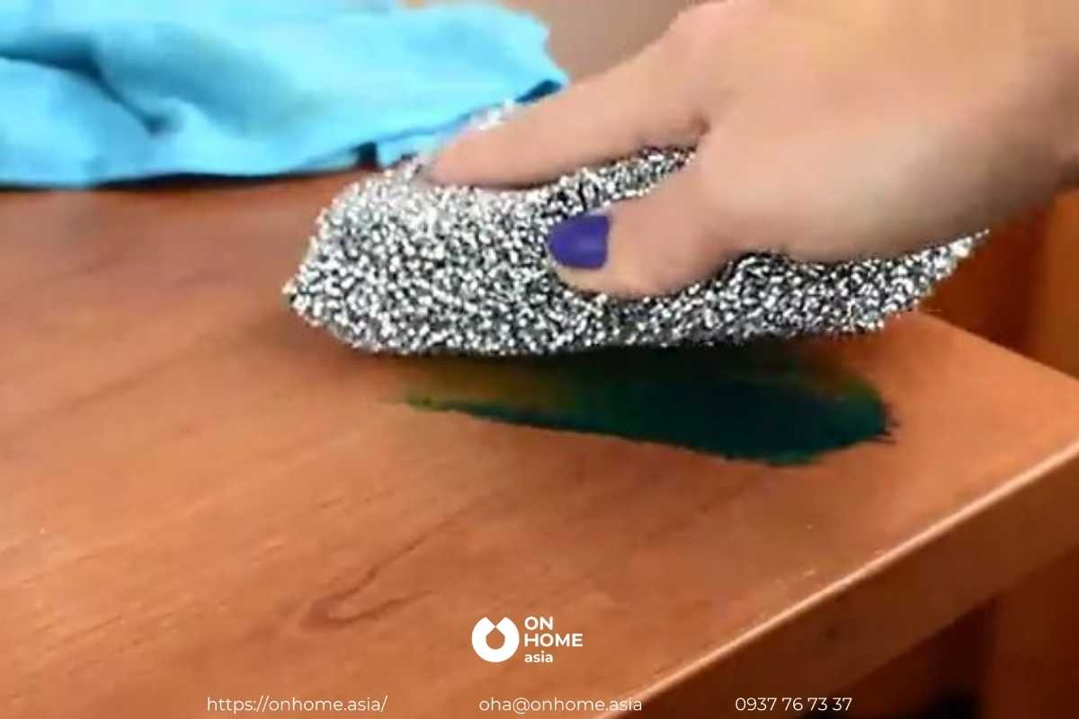 miếng rửa chén inox để làm sạch vết mực