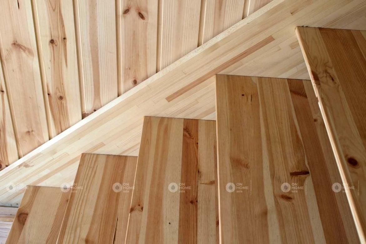 phong thủy cầu thang màu ván gỗ