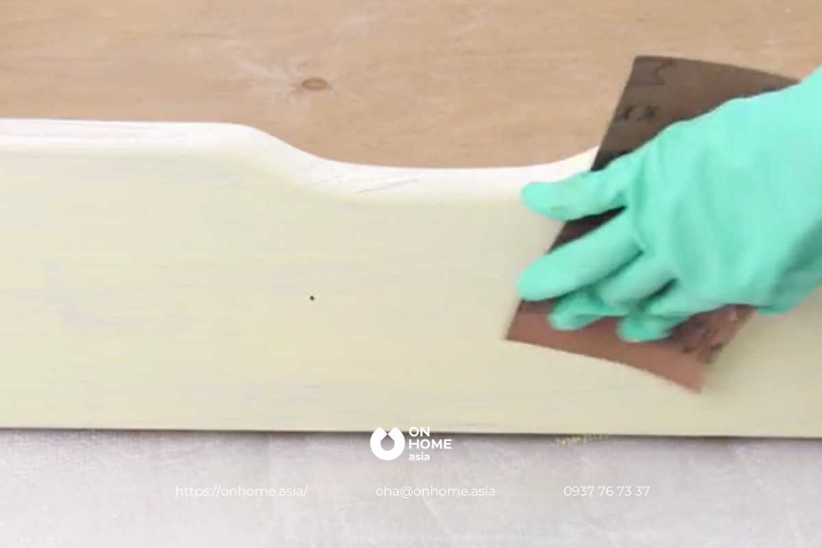 Đánh nhám bề mặt sơn