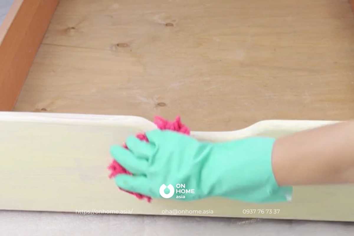 Lau bụi sơn đã khô bằng vải thun