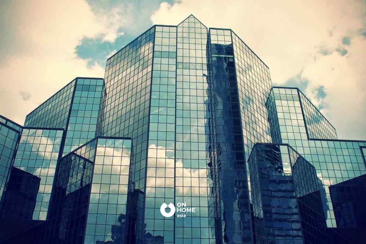 Kính phản quang được ứng dụng xung quanh các tòa nhà cao tầng