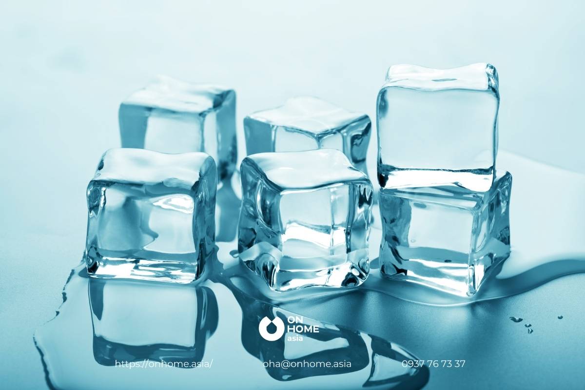 Sử dụng đá lạnh để vệ sinh thảm